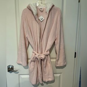 Ulta Short Hooded Robe